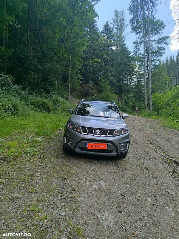 Gri Utilizat 2016 Suzuki Vitara SUV | 11.900 EUR (Preț OK) - Imagine 1/4
