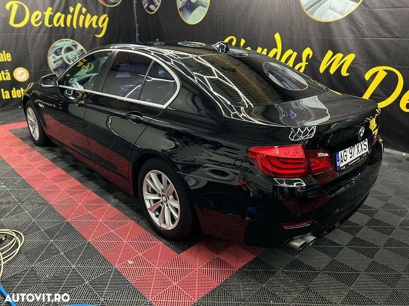 Culoarenegru Utilizat 2012 BMW 525 Break | 8.000 EUR (Preț bun) - Imagine 1/4