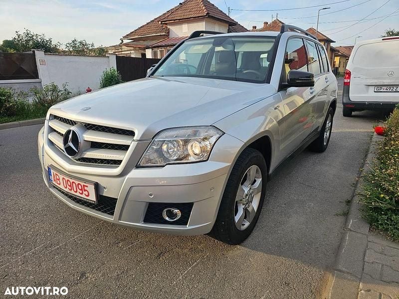 Culoareargint Utilizat 2011 Mercedes GLK250 Sport Edition SUV | 8.990 EUR (Super Preț) - Imagine 1/4
