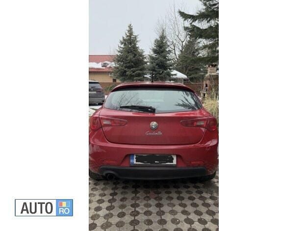 Second-hand Alfa Romeo Giulietta 170 CP (125 kW) 2012 Rosu Hatchback