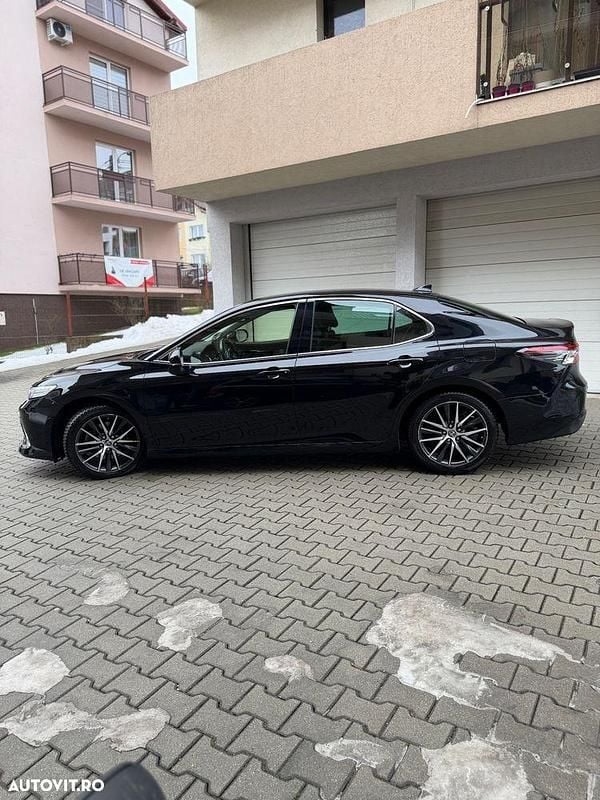 Second-hand Toyota Camry Luxury 218 CP (160 kW) 2023 Culoarenegru Berlinǎ