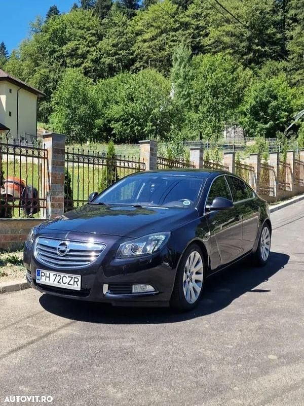 Second-hand Opel Insignia Sport 220 CP (161 kW) 2009 Culoarenegru Berlinǎ