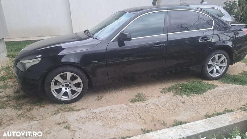 Culoarenegru Utilizat 2006 BMW 525 Berlinǎ | 6.500 EUR (Puțin scump) - Imagine 1/4