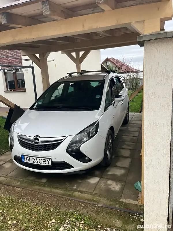 Alb Utilizat 2012 Opel Zafira Tourer Monovolum | 4.200 EUR (Preț bun) - Imagine 1/4
