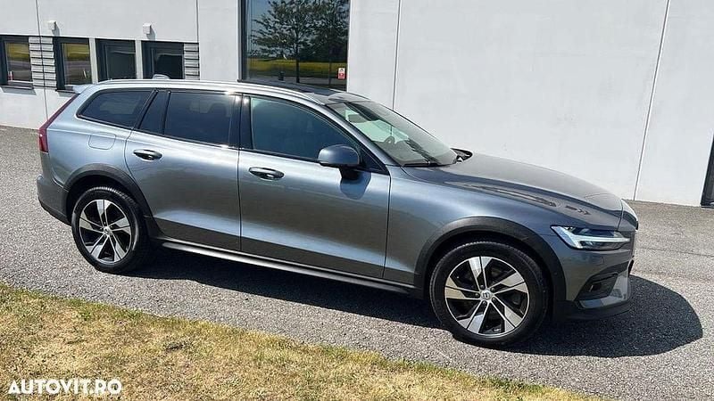 Culoaregri Utilizat 2021 Volvo V60 Momentum Break | 34.490 EUR - Imagine 1/4
