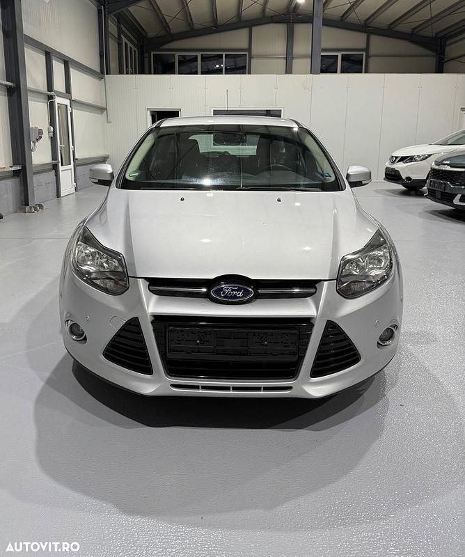 Second-hand Ford Focus Titanium 150 CP (110 kW) 2012 Culoareargint Hatchback