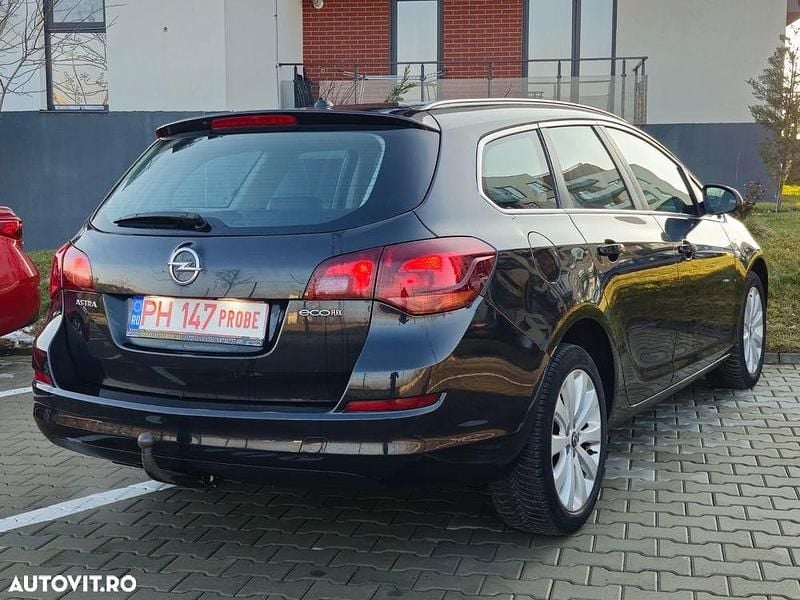 Second-hand Opel Astra Cosmo 100 CP (73 kW) 2012 Culoarenegru Break