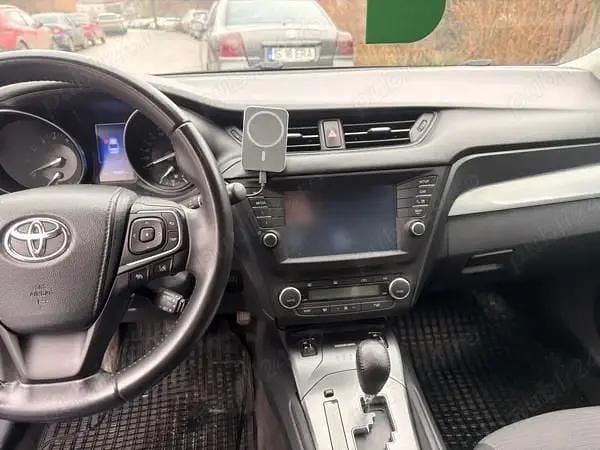 Second-hand Toyota Avensis 147 CP (108 kW) 2017 Albastru Berlinǎ