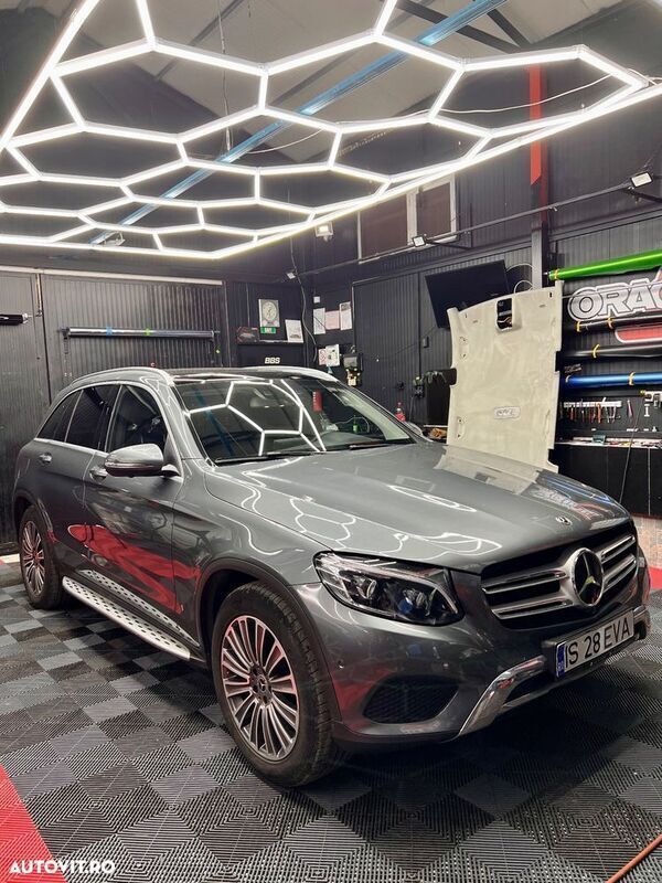 Gri Utilizat 2018 Mercedes GLC300 SUV | 30.400 EUR - Imagine 1/4