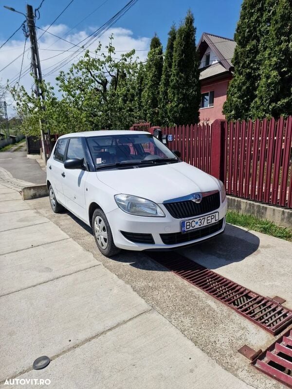 Alb Utilizat 2014 Skoda Fabia Ambition | 4.100 EUR (Super Preț) - Imagine 1/4