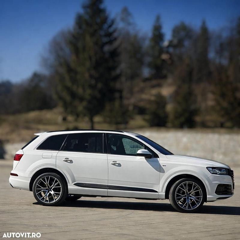 Second-hand Audi Q7 S-Line 286 CP (210 kW) 2019 Culoarealb SUV