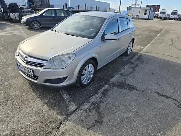 Second-hand Opel Astra 66 CP (48 kW) 2008 Auriu Hatchback