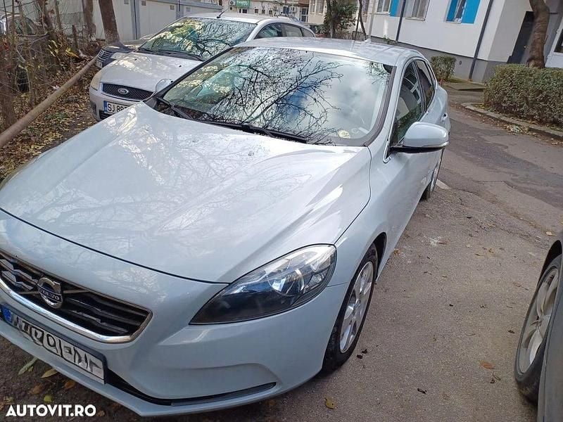 Second-hand Volvo V40 Momentum 150 CP (110 kW) 2013 Culoarealte culori Hatchback