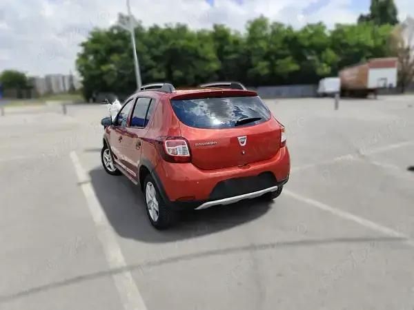 Utilizat 2015 Dacia Sandero Stepway Hatchback | 8.000 EUR (Scump) - Imagine 1/4