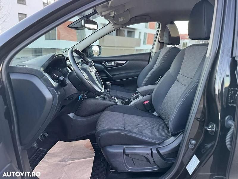 Second-hand Nissan Qashqai Tekna 115 CP (84 kW) 2015 Culoarenegru SUV