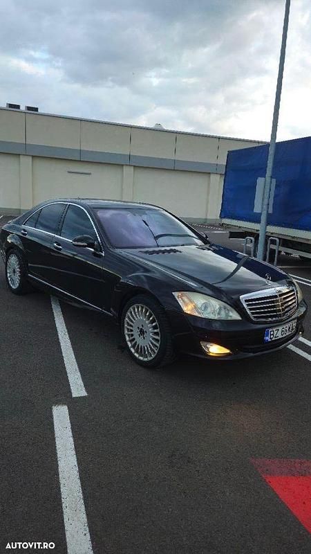 Culoarenegru Utilizat 2008 Mercedes S320 Berlinǎ | 9.990 EUR - Imagine 1/4