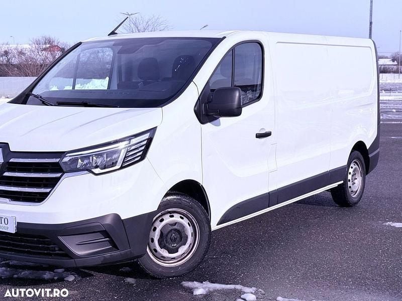 Second-hand Renault Trafic 130 CP (95 kW) 2022 Culoarealb Monovolum