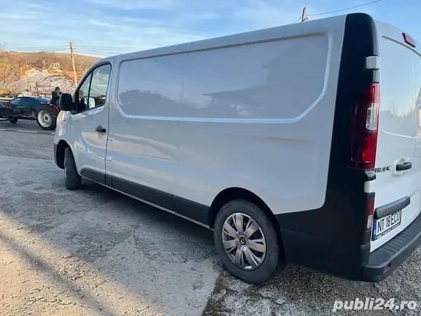 Second-hand Renault Trafic 89 CP (65 kW) 2017 Monovolum
