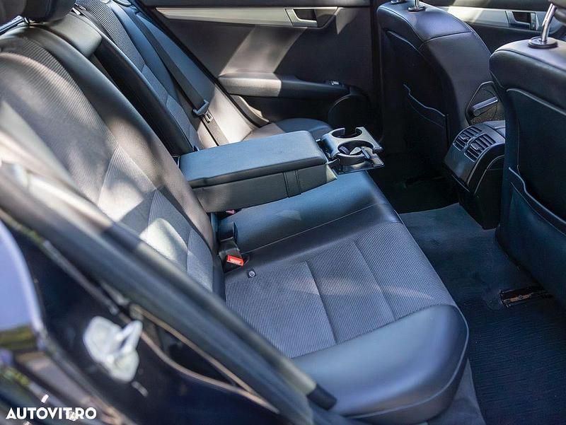 Second-hand Mercedes C180 156 CP (114 kW) 2011 Culoarenegru Break