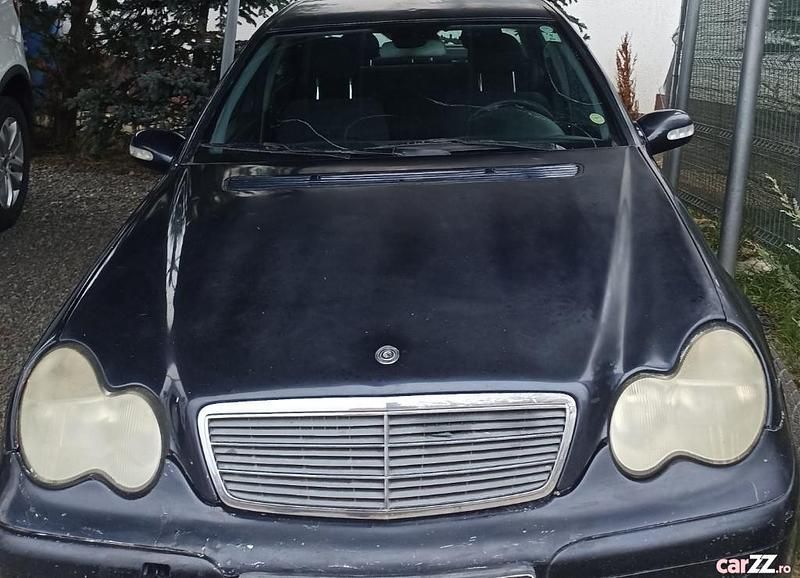Utilizat 2001 Mercedes 220 Berlinǎ | 1.500 EUR - Imagine 1/3