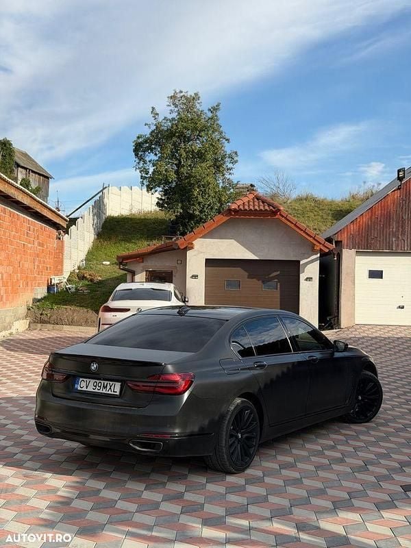 Culoarenegru Utilizat 2016 BMW 740L Berlinǎ | 28.500 EUR (Preț OK) - Imagine 1/4