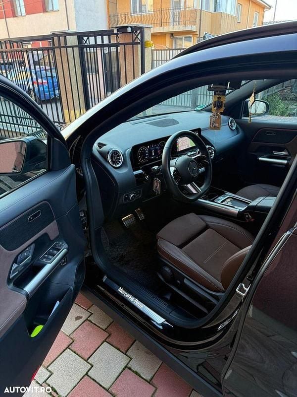 Second-hand Mercedes GLA200 AMG line 163 CP (119 kW) 2024 Culoarenegru SUV