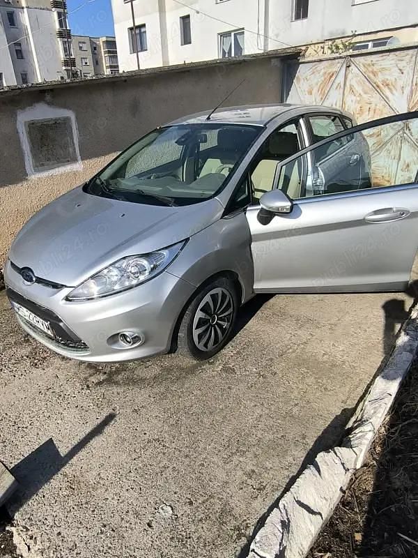 Utilizat 2010 Ford Fiesta Hatchback | 3.650 EUR - Imagine 1/4
