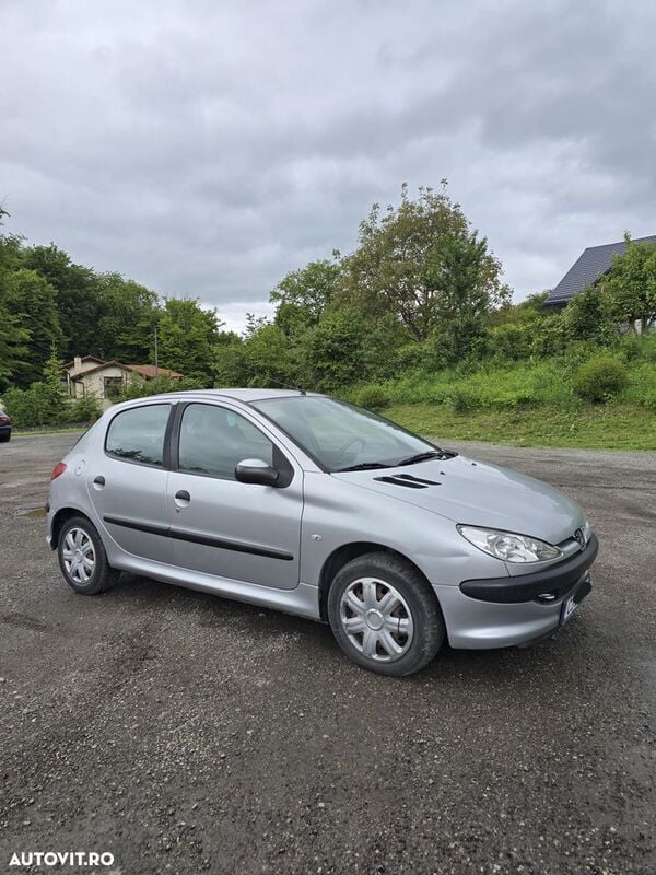 Argint Utilizat 2008 Peugeot 206 | 1.750 EUR (Preț bun) - Imagine 1/4