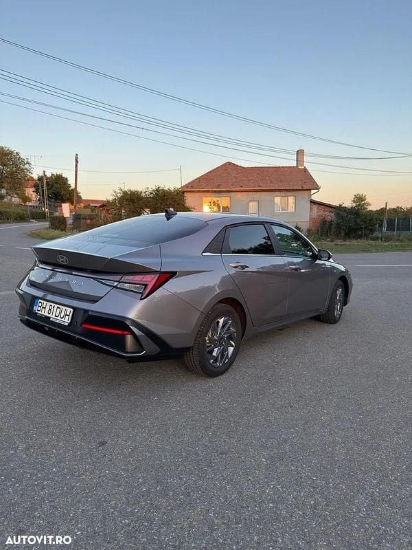 Second-hand Hyundai Elantra 123 CP (90 kW) 2023 Culoaregri Berlinǎ