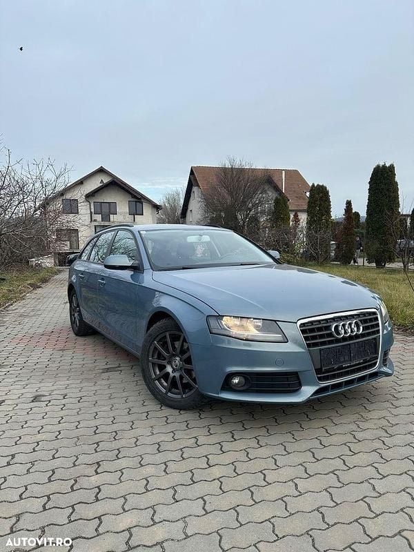 Culoarealbastru Second-hand 2011 Audi A4 S-Line Break | 5.690 EUR (Preț bun) - Imagine 1/4