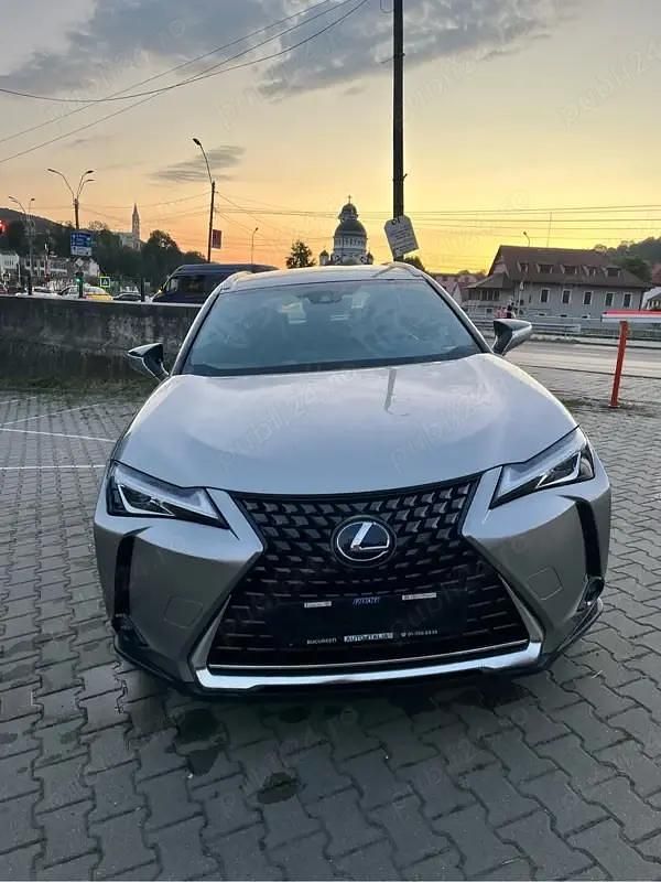 Second-hand 2019 Lexus UX 250h Business Edition SUV | 19.600 EUR (Preț bun) - Imagine 1/4