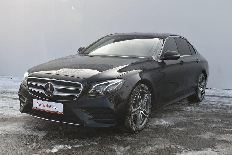 Negru metalic Utilizat 2019 Mercedes E200 | 30.999 EUR (Preț bun) - Imagine 1/4