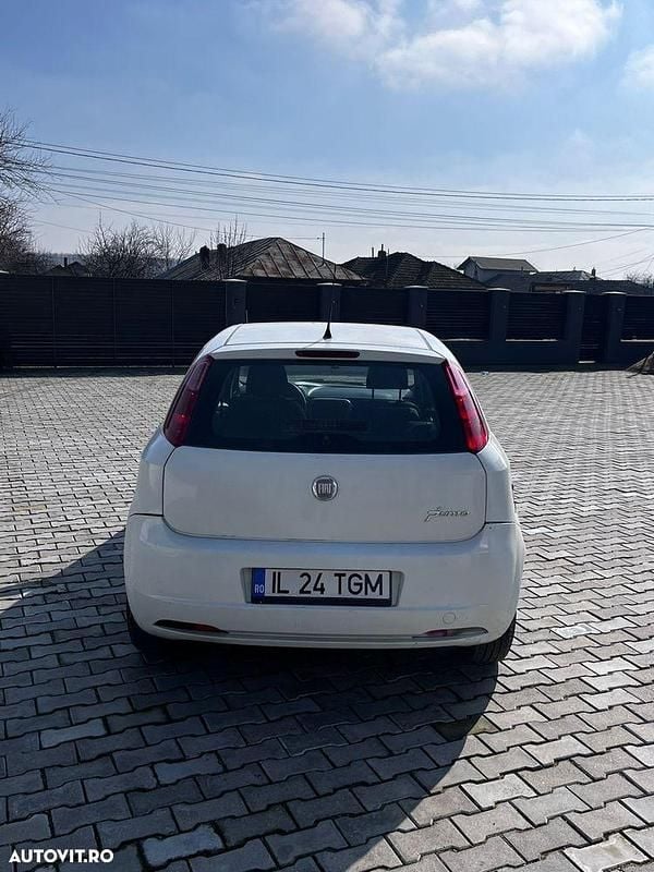 Second-hand Fiat Punto 70 CP (51 kW) 2010 Culoarealb Hatchback