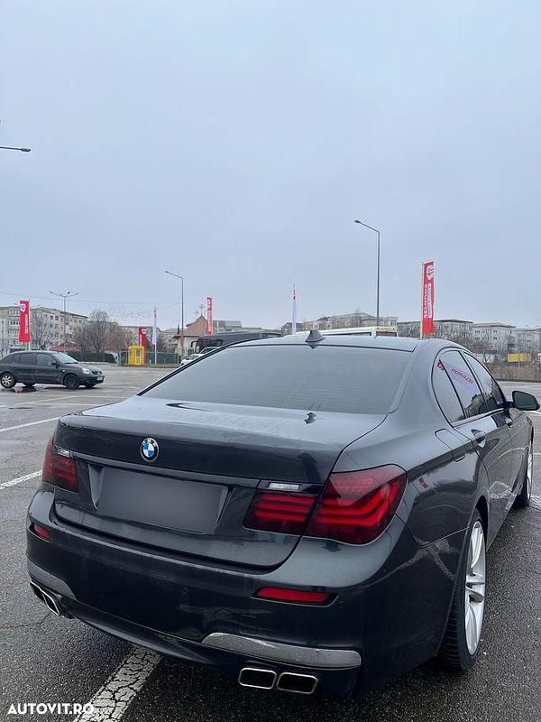 Second-hand BMW 740 Exclusive 313 CP (230 kW) 2013 Culoaregri Berlinǎ