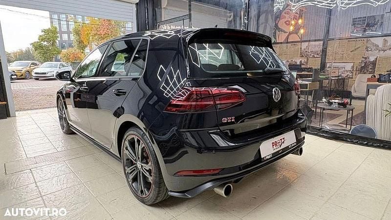Second-hand VW Golf VIII GTI 245 CP (180 kW) 2020 Culoarenegru Hatchback