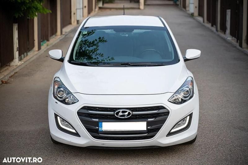 Culoarealb Utilizat 2016 Hyundai i30 Comfort Hatchback | 9.000 EUR (Preț bun) - Imagine 1/4