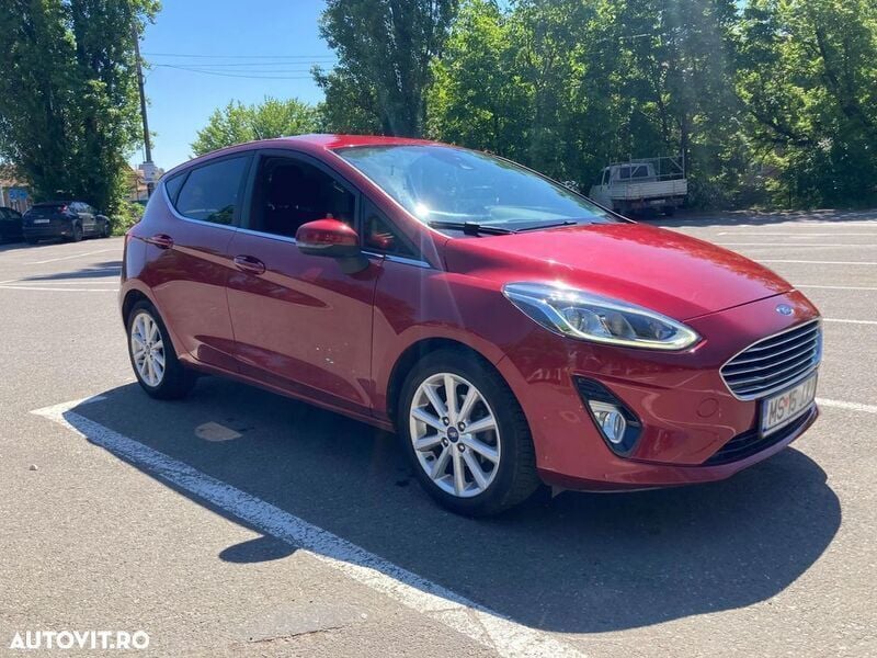 Rosu Utilizat 2017 Ford Fiesta Titanium Hatchback | 9.500 EUR (Scump) - Imagine 1/4