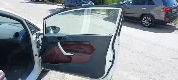 Second-hand Ford Fiesta 51 CP (37 kW) 2011 Alb Hatchback