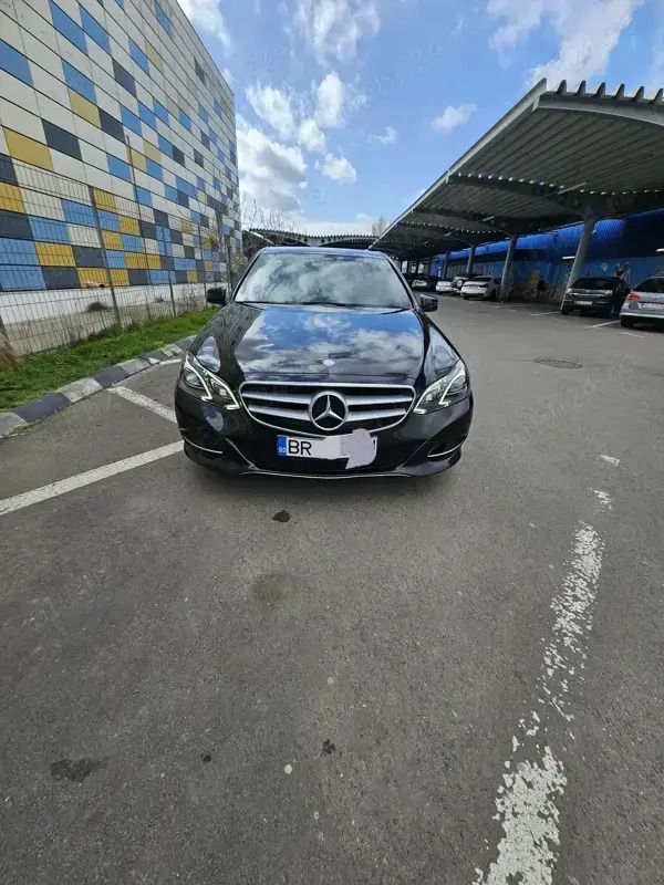 Negru Utilizat 2014 Mercedes 220 Berlinǎ | 12.800 EUR (Scump) - Imagine 1/4