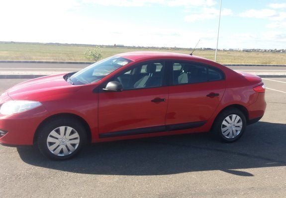 Second-hand Renault Fluence 80 kW (110 CP) 2012 Roșu Berlinǎ