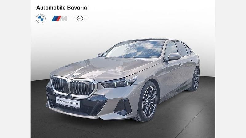 Gri oxide metalizat bmw individual metalizat Utilizat 2024 BMW 520 Shadowline Berlinǎ | 55.394 EUR (Preț OK) - Imagine 1/4