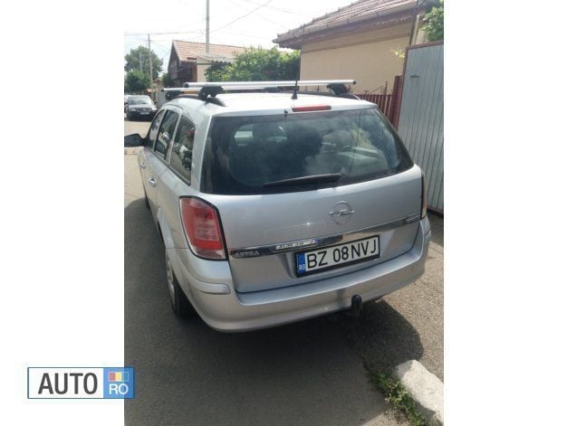 Second-hand Opel Astra 110 CP (80 kW) 2011 Argintiu Break