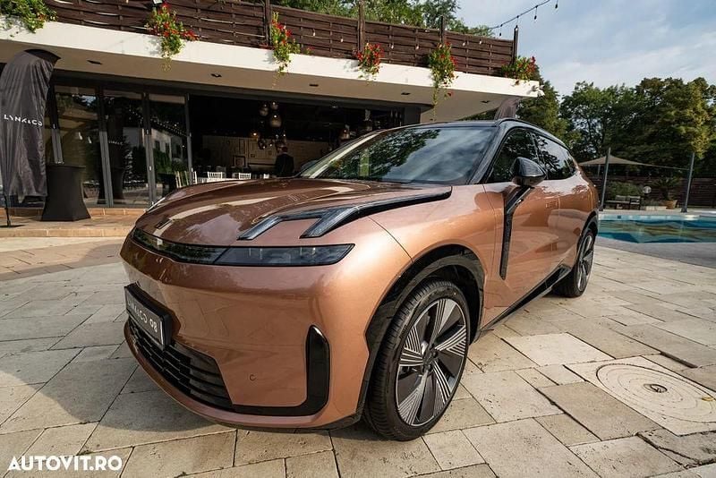 Nouă Lynk & Co 08 345 CP (253 kW) 2025 Culoaregalbeuriu SUV