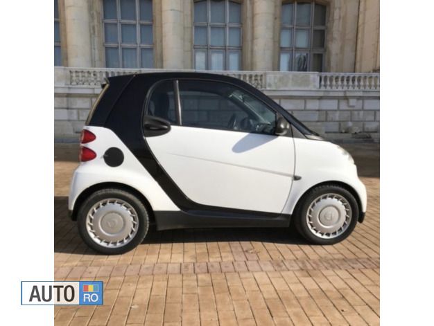 Alb Utilizat 2009 Smart ForTwo Coupé Coupe | 3.500 EUR - Imagine 1/4
