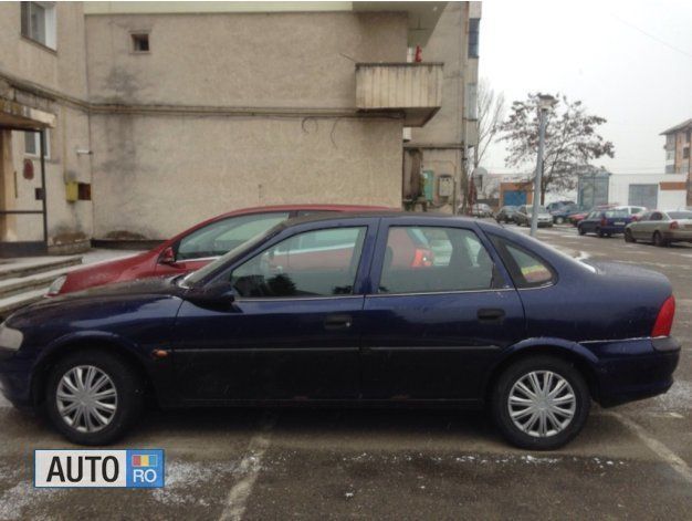Second-hand Opel Vectra 75 CP (55 kW) 1998 Albastru marin Berlinǎ