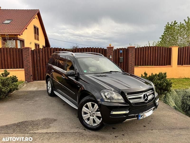 Culoarenegru Utilizat 2011 Mercedes GL350 SUV | 15.000 EUR (Preț OK) - Imagine 1/4