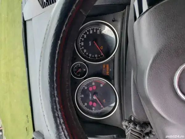 Utilizat 2011 Opel Zafira Monovolum | 4.000 EUR - Imagine 1/4