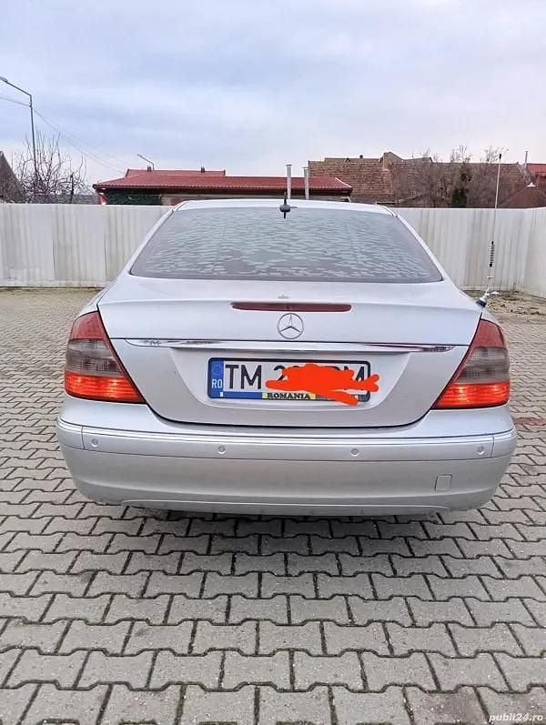 Utilizat 2003 Mercedes E220 Berlinǎ | 4.999 EUR (Scump) - Imagine 1/4