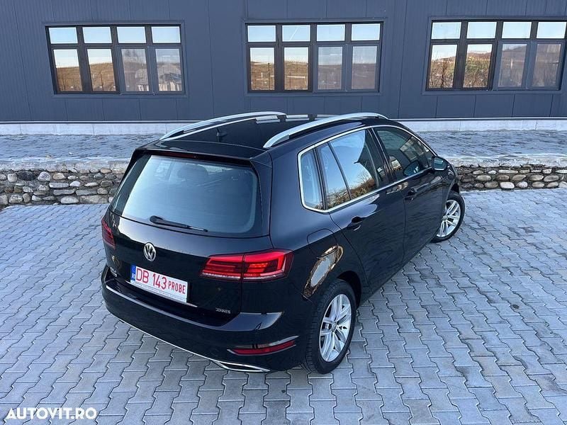 Second-hand VW Golf Highline 130 CP (95 kW) 2020 Culoarenegru Monovolum