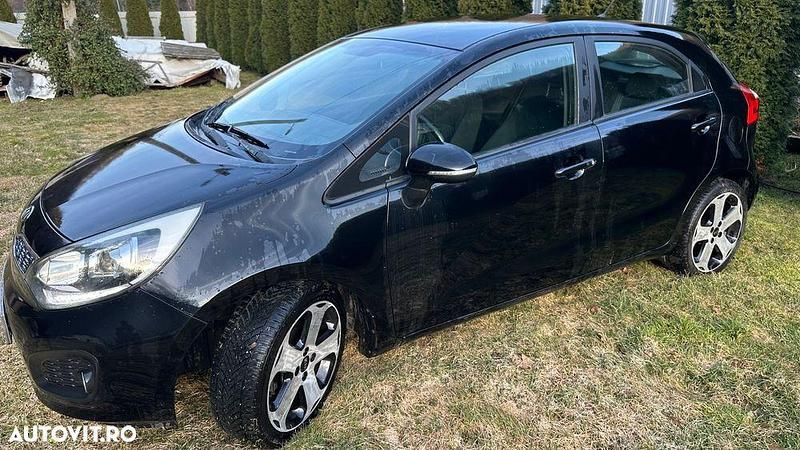 Second-hand Kia Rio 75 CP (55 kW) 2012 Culoarenegru Hatchback